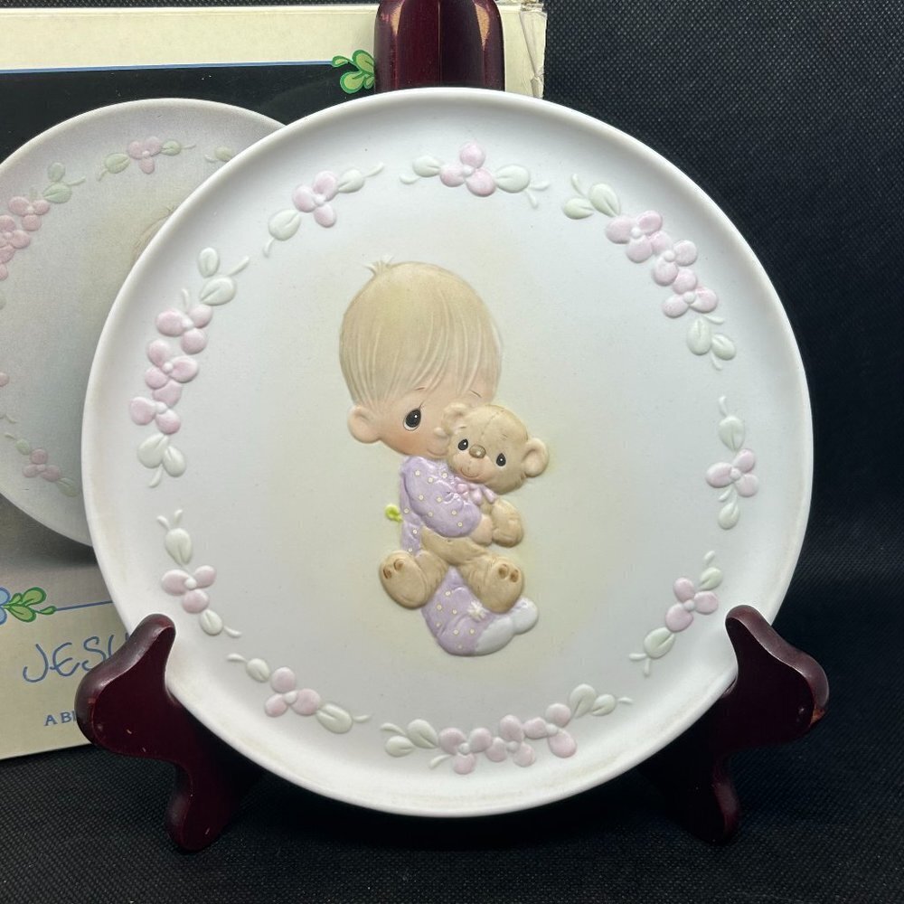 Precious Moments "Jesus Loves Me" Collector's Plate